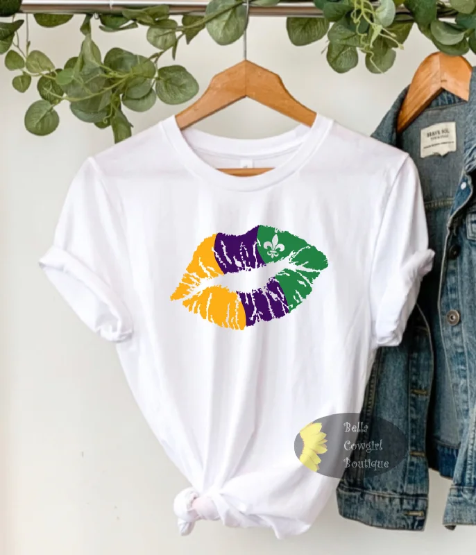 Mardi Gras Fleur De Lis Kiss Lips Women's T-Shirt